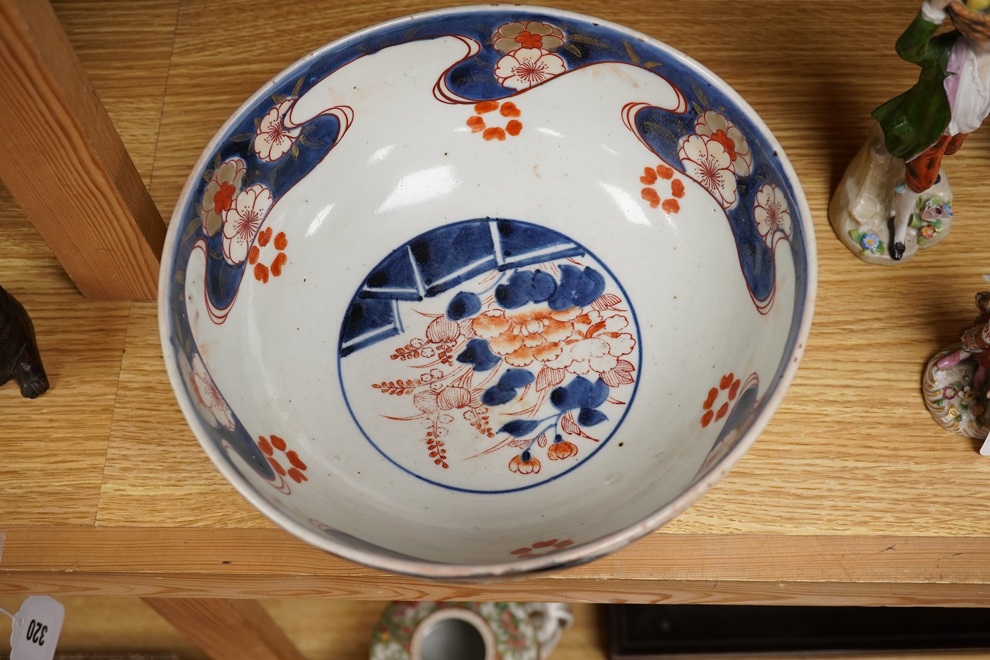 An 18th century Japanese Arita Imari bowl, 23.5cm diameter